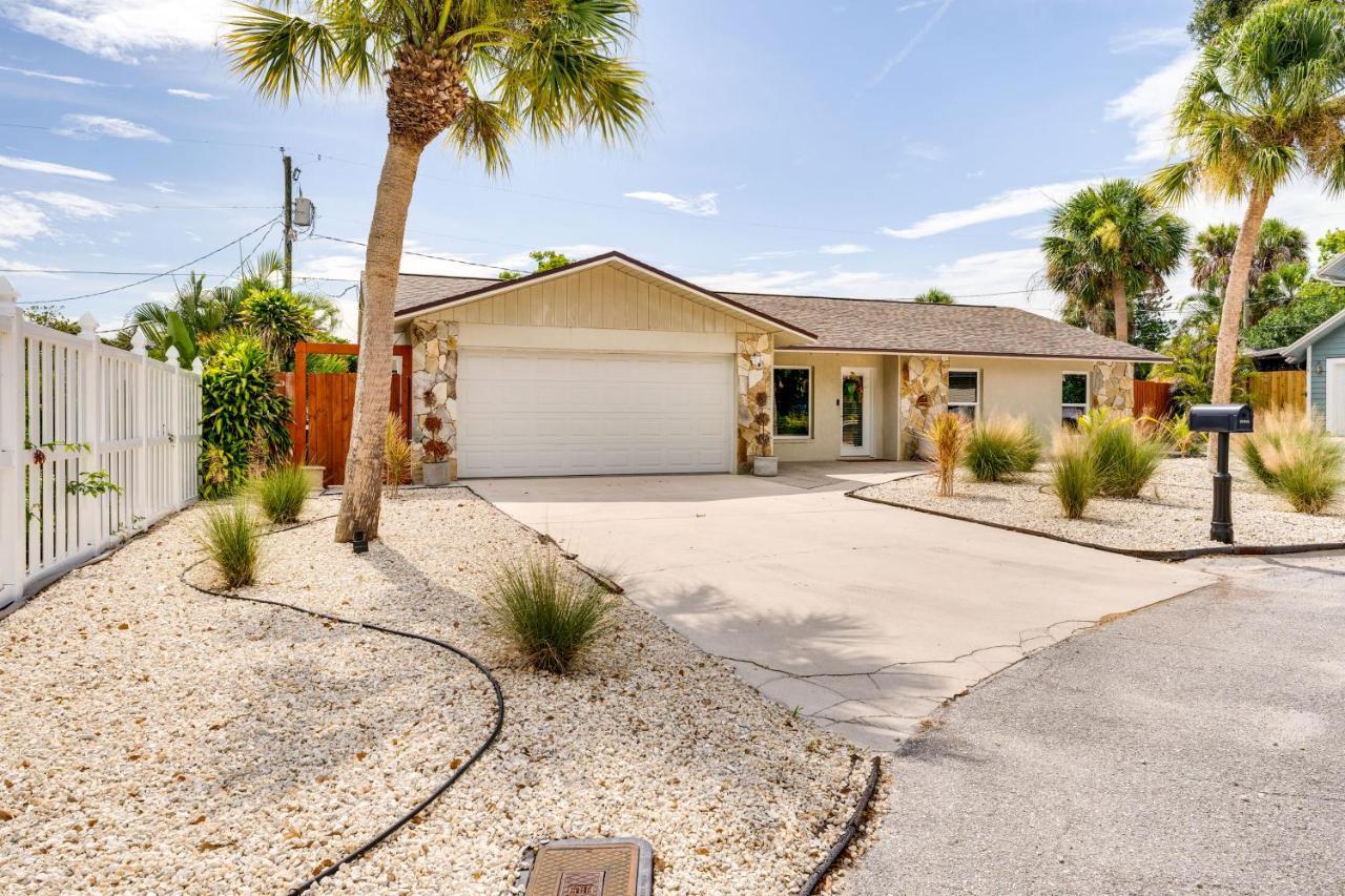 Nokomis Home With Screened Pool, 3 Mi To Beaches! Екстериор снимка