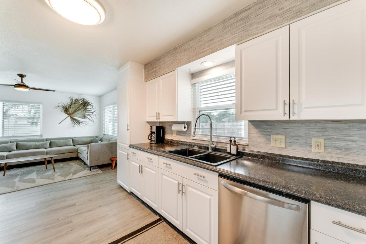 Nokomis Home With Screened Pool, 3 Mi To Beaches! Екстериор снимка